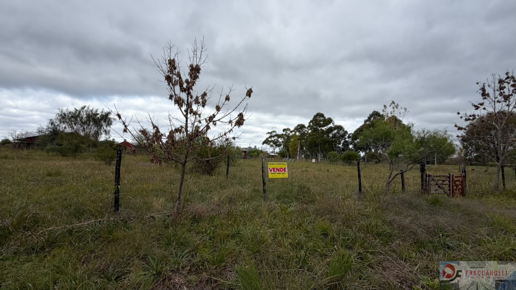LOTE EN ESQUINA FRENTE AL LAGO, BARRIO SAN JUAN PRIMERO