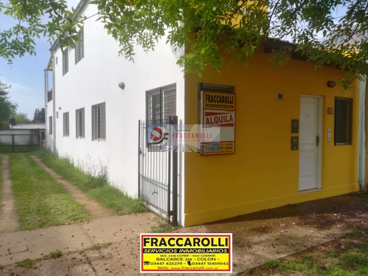 CASA + 2 DPTOS + COCHERAS