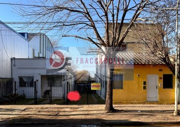 CASA + 2 DPTOS + COCHERAS